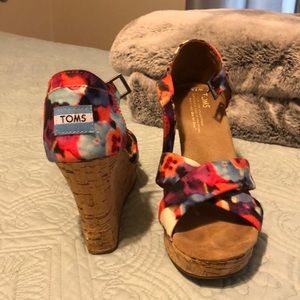 Tom’s wedge sandals